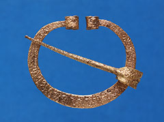 Подковообразная фибула (застежка для одежды). 12 век