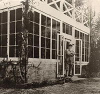 Н.К. Рерих у своего дома в Кулу. Индия. 1940-е гг.